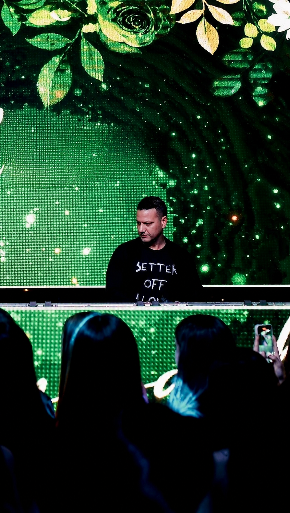 Ale Fuoco trabajando en diseño de iluminación y sonido